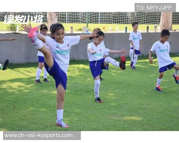 我的足球之旅:在绿茵场上追逐梦想的每一个瞬间 我的足球之旅:在绿茵场上追逐梦想的每一个瞬间